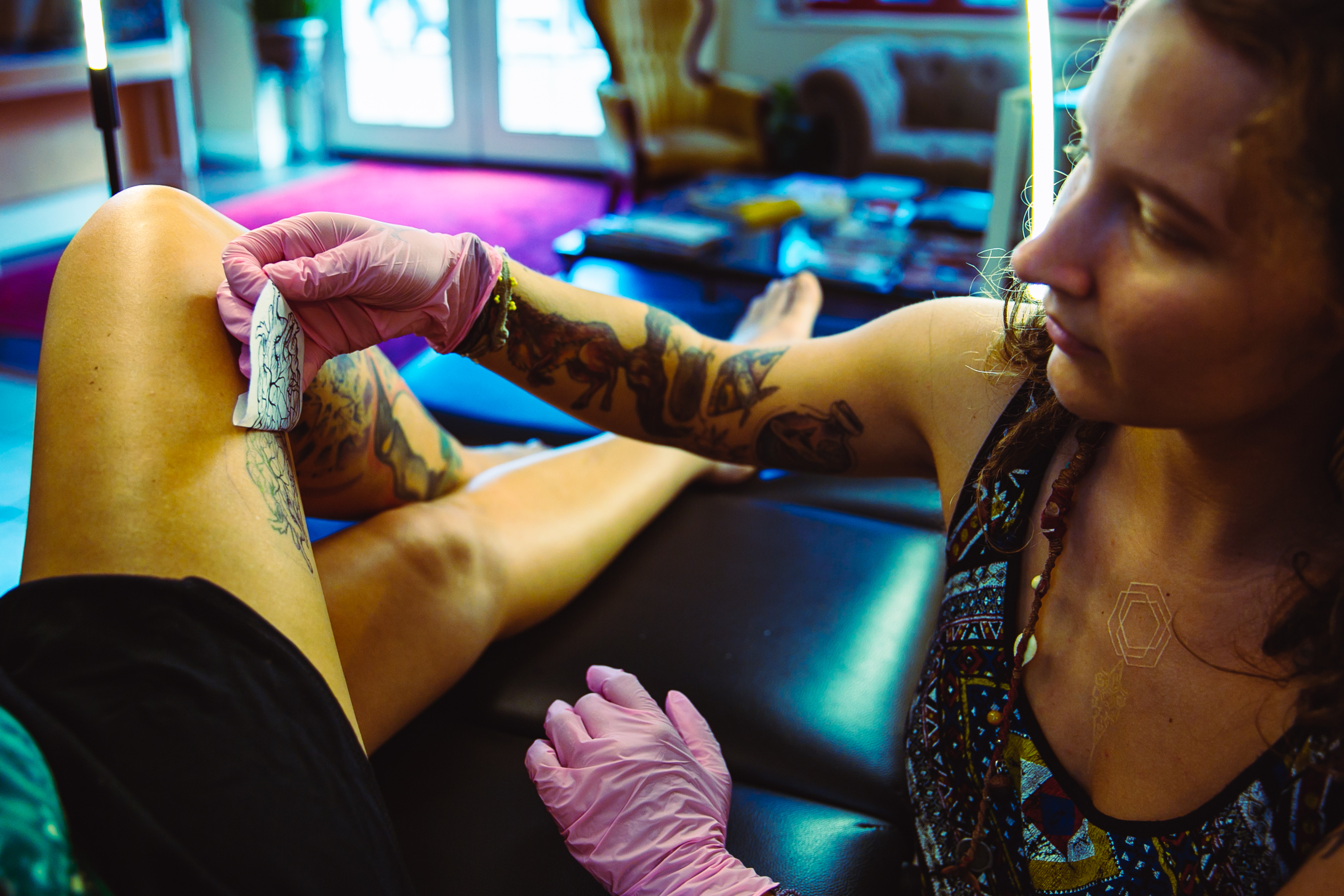 Queen of Hearts tattoo studio shop female tattoo artists Wailuku Maui Hawaii